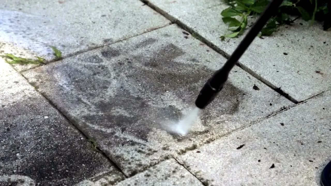 Professionelle Steinreinigung in Würzburg – Vorher-Nachher Ergebnis